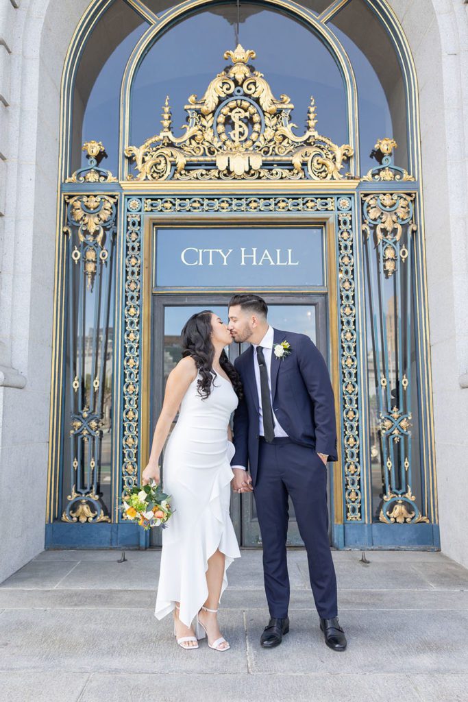 San Francisco City Hall entrance photo, showing couple kissing